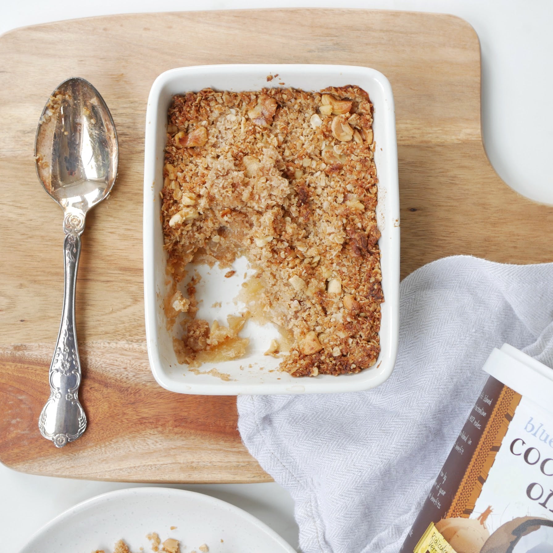 Oat &amp; Coconut Apple Crumble
 &ndash; Blue Coconut
